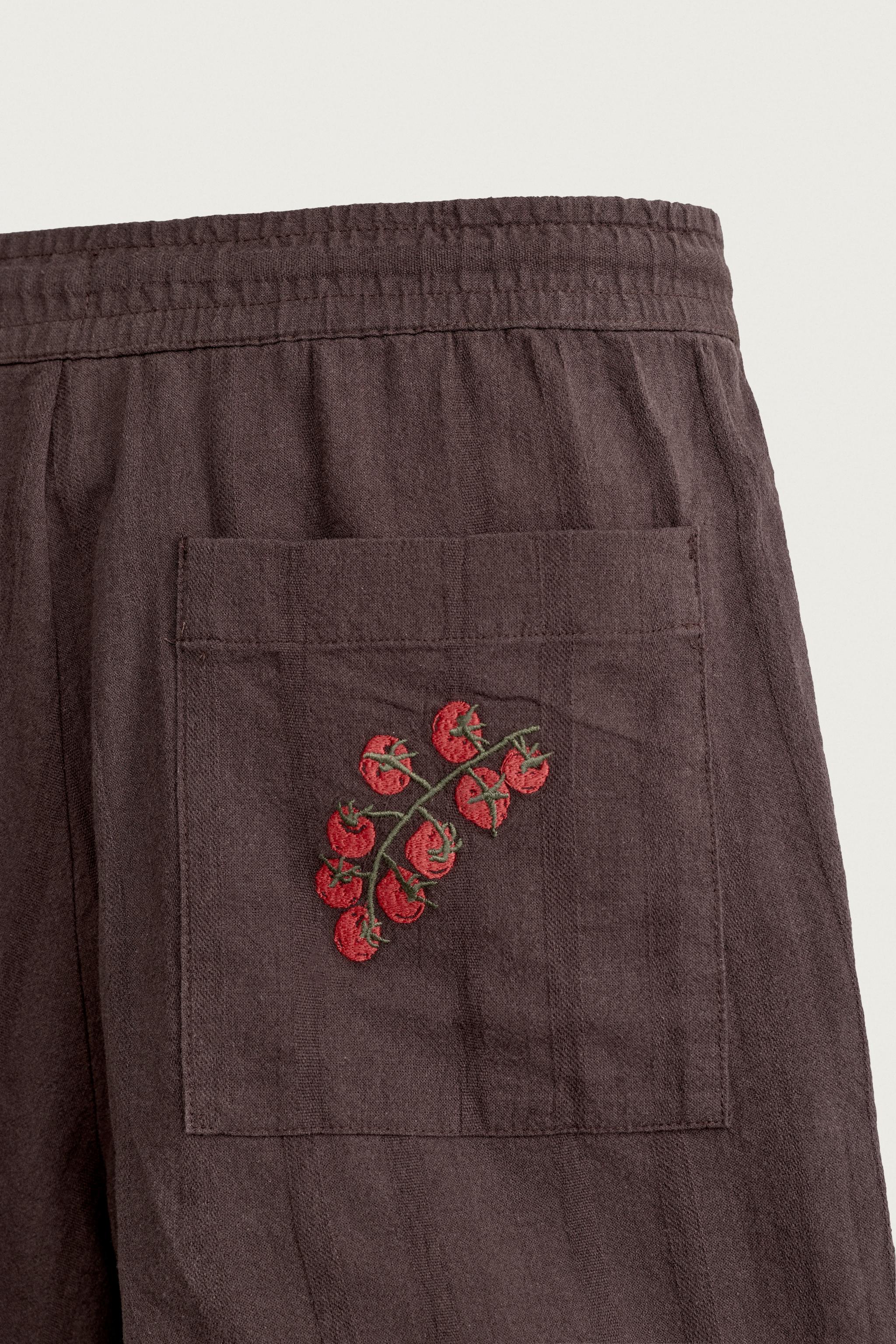 TOMATO EMBROIDERY SHORTS
